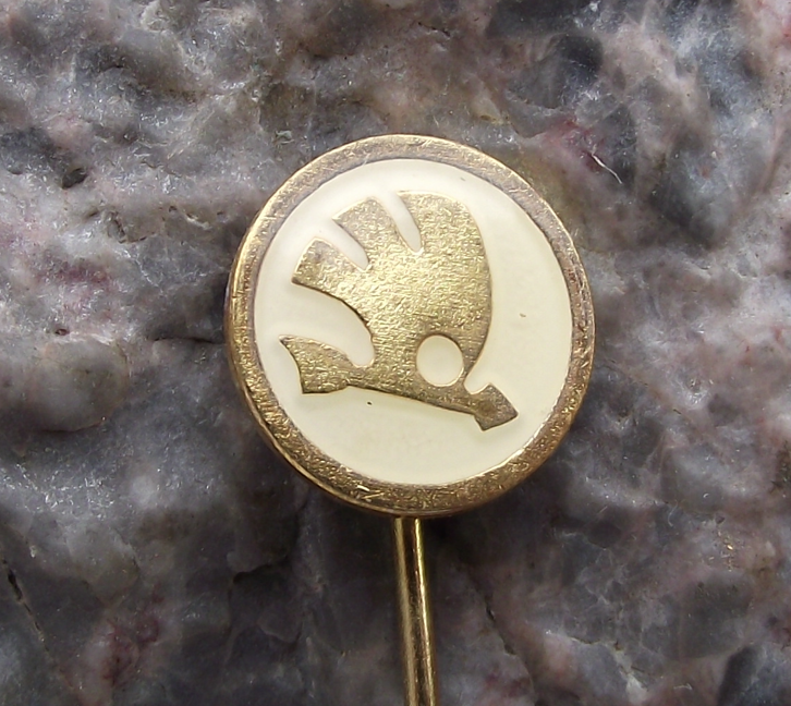 Vintage 1970's Skoda Autos Cars Automobile Factory Winged Arrow Pin Badge