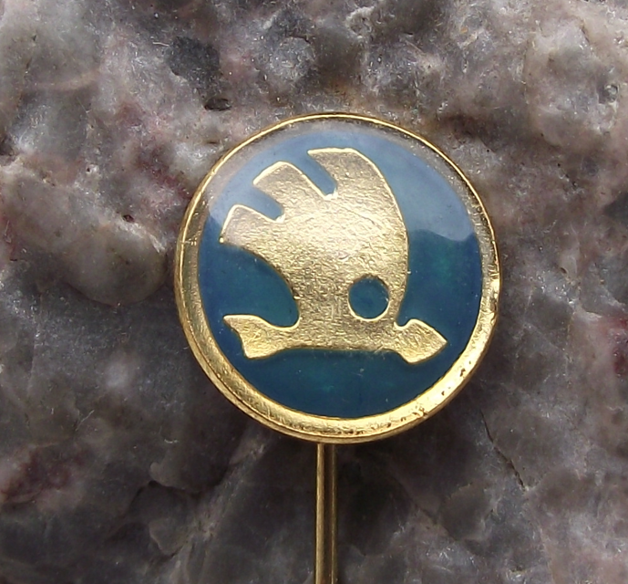 Vintage 1970's Skoda Autos Cars Automobile Factory Winged Arrow Pin Badge