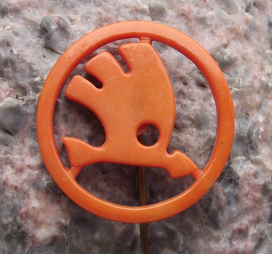 Original Skoda Autos Cars Automobile Factory Winged Arrow Plastic Pin Badge