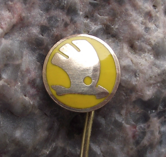 Vintage Skoda Autos Cars Automobile Factory Winged Arrow Pin Badge