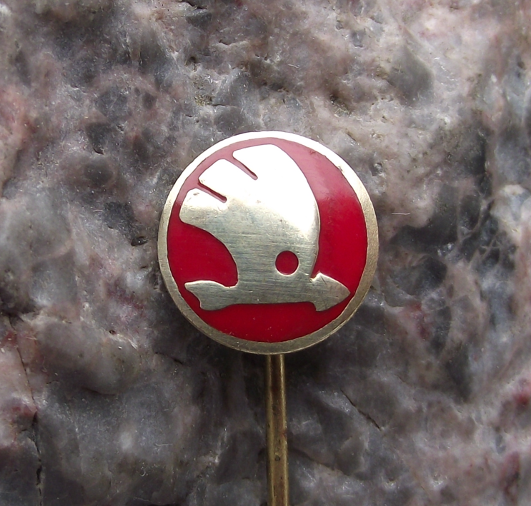 Vintage Skoda Autos Cars Automobile Factory Winged Arrow Pin Badge