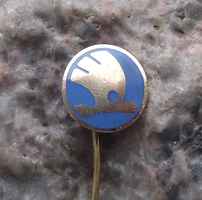 Vintage Skoda Autos Cars Automobile Factory Winged Arrow Pin Badge