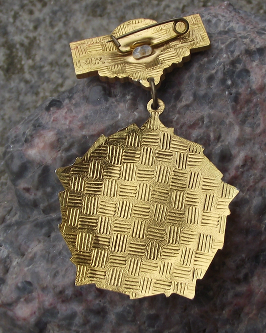 1982 Russia 60th Anniversary Soviet State Flags Medal Style Pin Badge - Badgecrazy