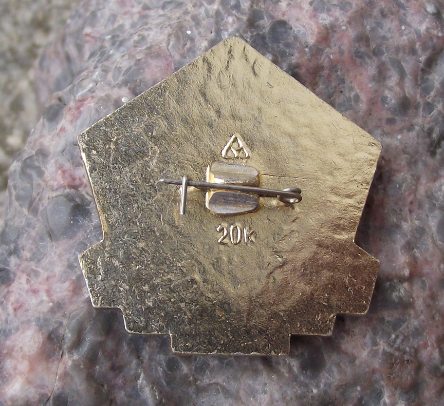 1985 Soviet Union 40th Anniversary Victory World War 2 Pin Badge