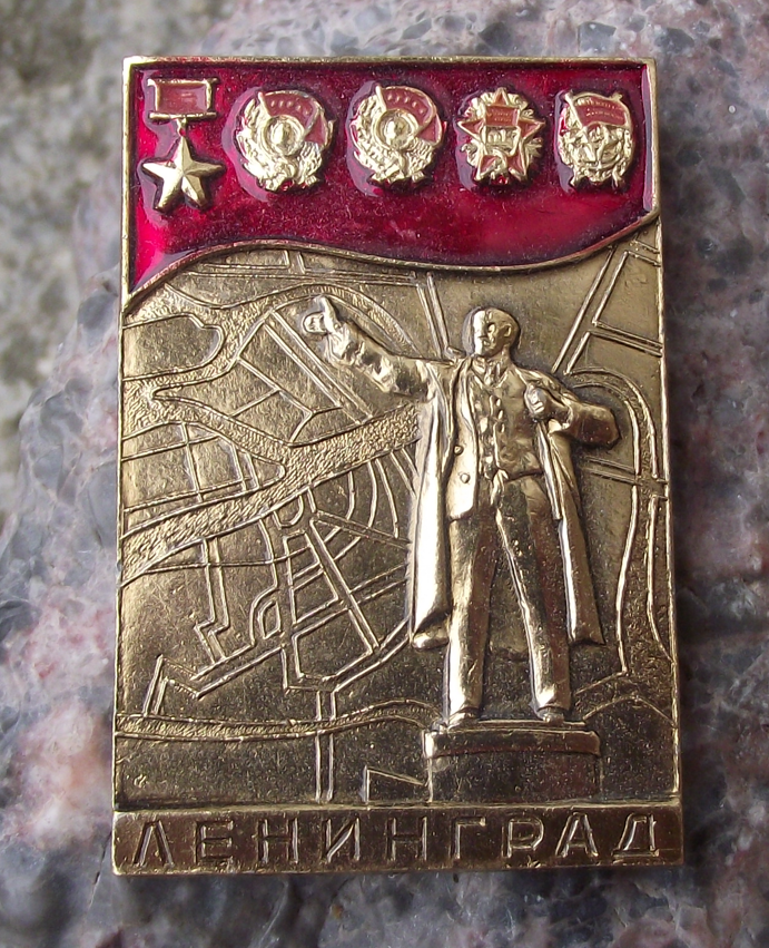 Vintage Lenin Pointing Finland Station Statue Hero City Leningrad Pin Badge