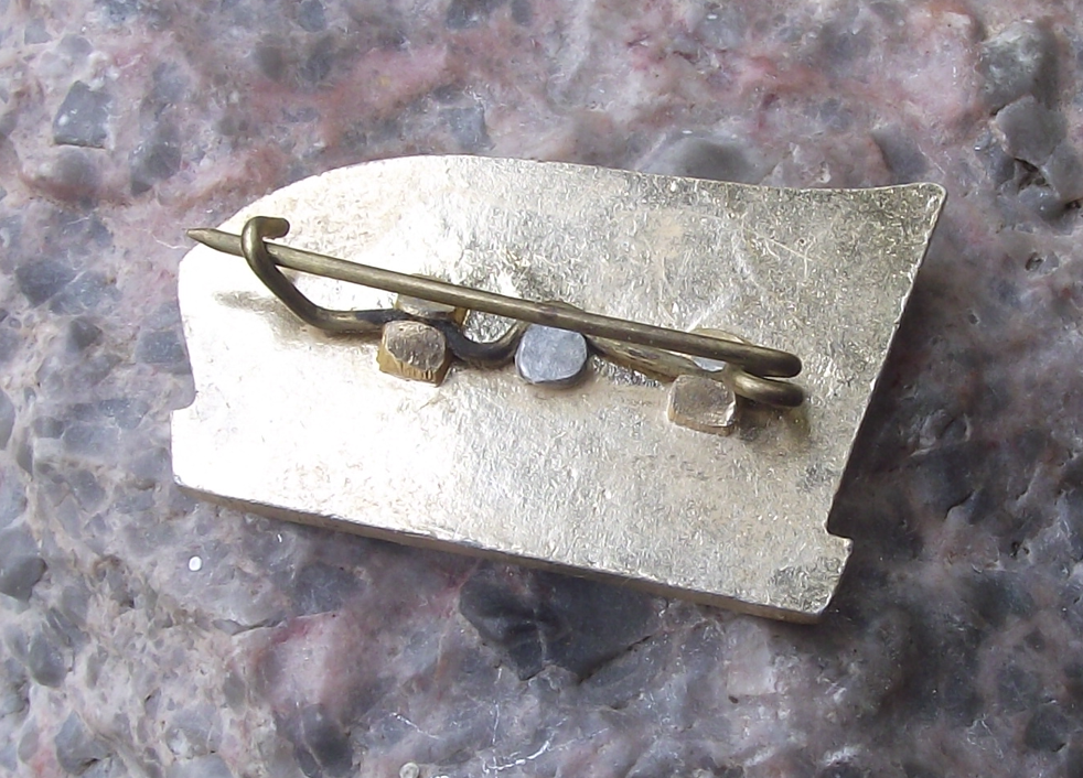 Vintage Soviet Union Peace Friendship to All Races of the World Pin Badge