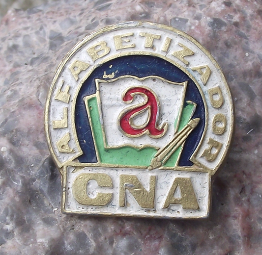 Vintage CNA Cuban Revolution National Literacy Education Pin Badge