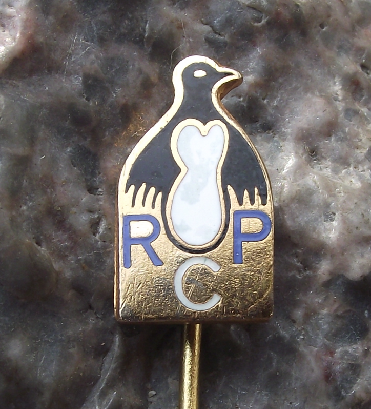 Vintage RCP Racing Club Paris Football Team Penguin Pin Badge