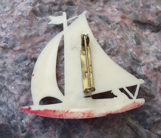 Vintage Machovo Jezero Sailing Boat Yacht Czech Plastic Pin Badge - Badgecrazy