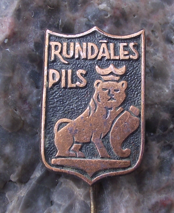 Vintage Latvia Rundale Palace Rundales Pils Latvian Tourist Souvenier Lion Pin Badge