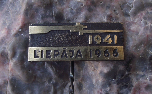 1966 Latvia Liepaja Jewish Massacre Remembrance Rifle Bayonet Pin Badge