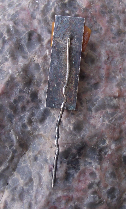 1965 Lithuania LTSR 25th XV Anniversary Amber Stone Jewel Pin Badge - Badgecrazy