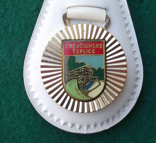 Vintage Trencianske Teplice Slovakia Tourist Souvenier Keychain Keyring - Badgecrazy