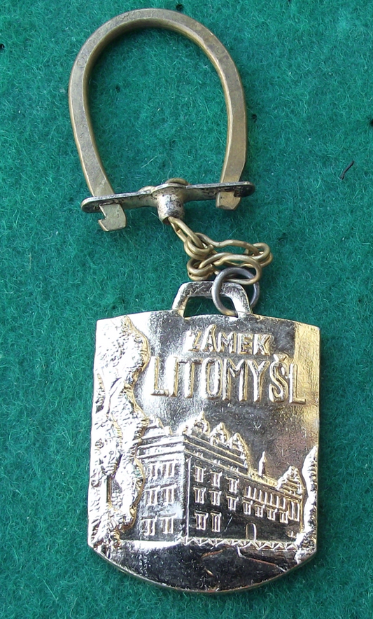 Vintage Litomysl Hereldic Town Crest Bills Head Souvenir Keychain Keyring - Badgecrazy