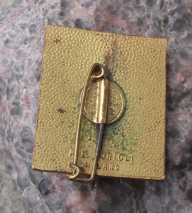 Vintage Fiere Del Levante Bari Red Sailed Ship Italian Trade Fair Exhibition Pin Badge