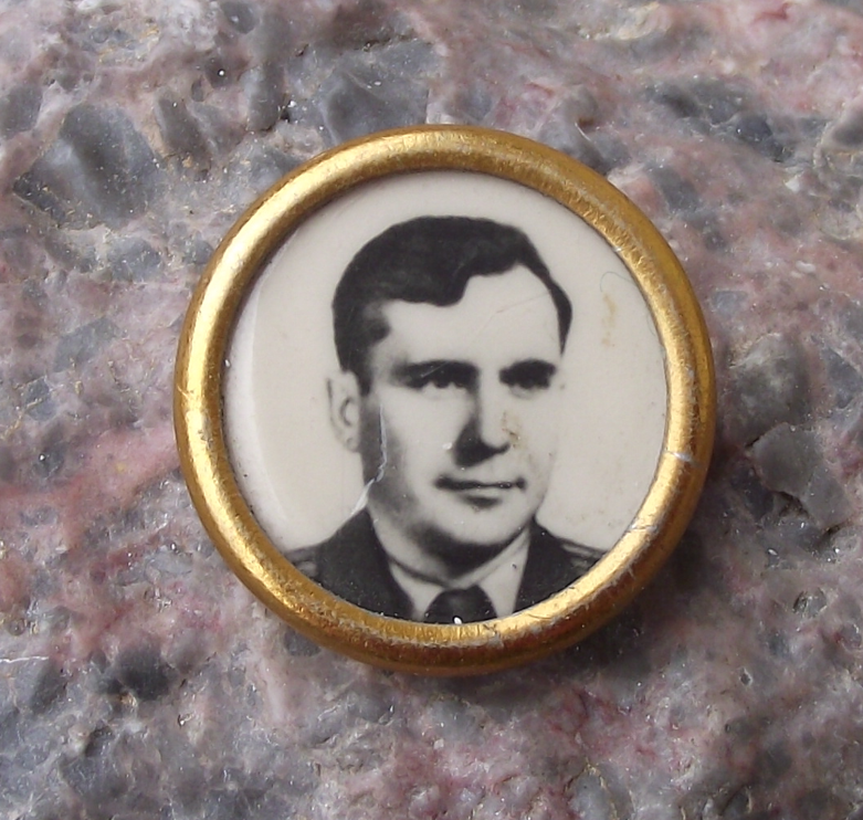1963 Pavel Popovich Soviet Vostok Space Astronaut Photograph Pin Badge