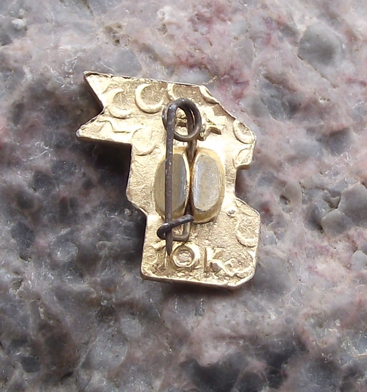 Vintage Soviet Union Russia May day Mayday 1st Spring Red Ribbon Pin Badge - Badgecrazy