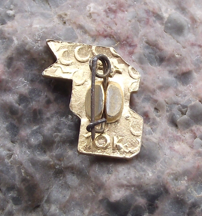 Vintage Soviet Union Russia May day Mayday 1st Spring Red Ribbon Pin Badge - Badgecrazy