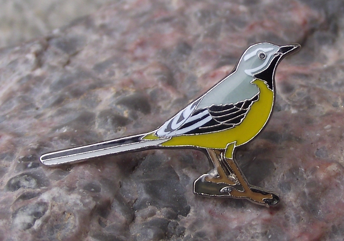 Western Yellow Wagtail Garden Meadow Bird Pin Badge