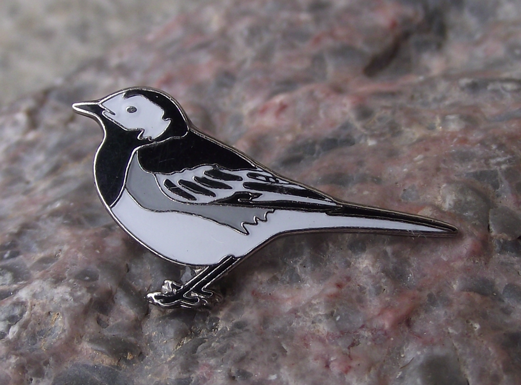 Western White Wagtail Garden Meadow Bird Pin Badge