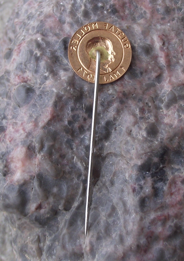 1971 Sweden Swedish May 1st Labor Day Gustaf Moller Mayday Pin Badge - Badgecrazy