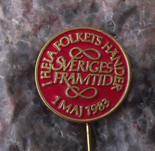 1983 Sweden Swedish May 1st Labor Day Hands of the People Pin Badge - Badgecrazy