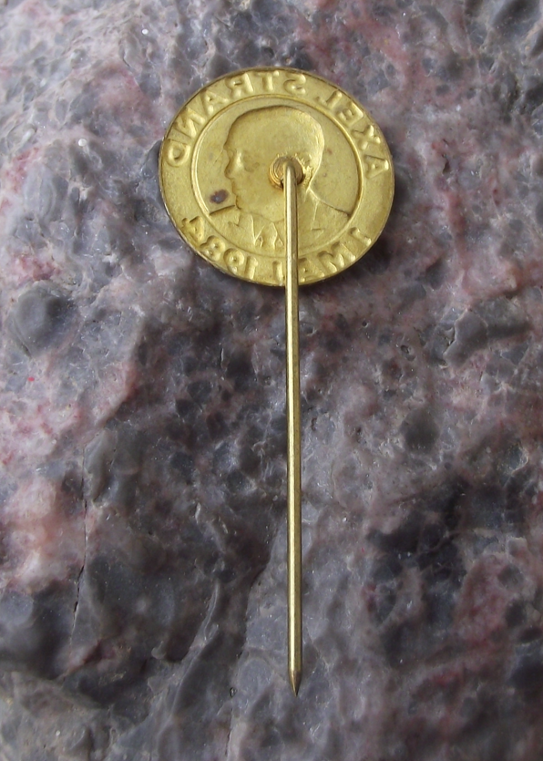 1984 Sweden Swedish May 1st Labor Day Axel Strand Pin Badge - Badgecrazy