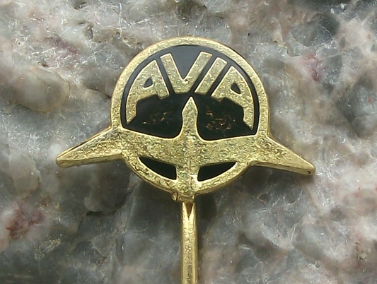AVIA Czech Aviation Aircraft and Truck Company Sea Bird Logo Pin Badge