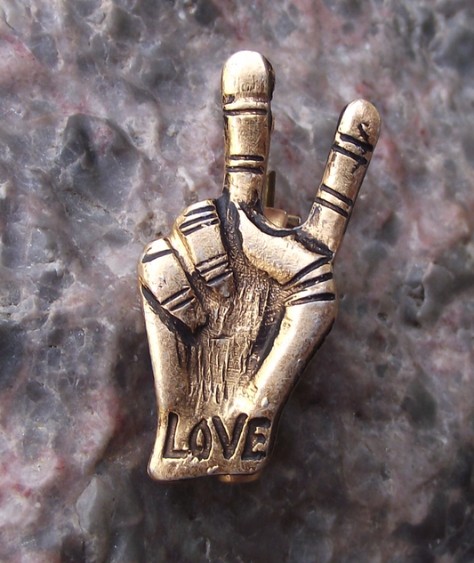 Vintage Hand Fingers V Victory Sign Love Message Peace OF Pin Badge