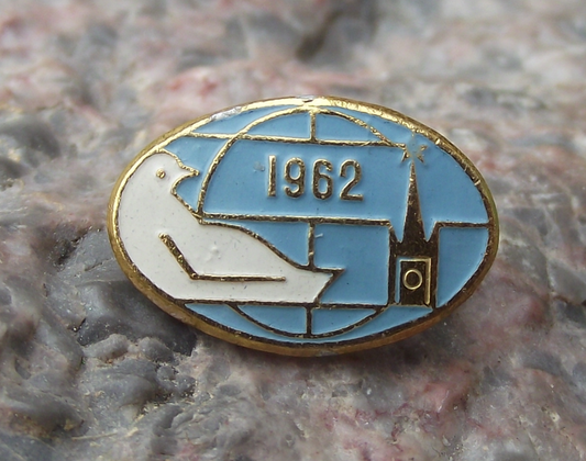 1962 Flying Dove over Moscow World Peace Friendship Bird Pin Badge