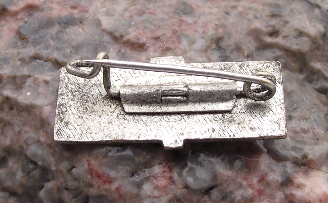 Vintage Large DFD Democratic Women's League of East Germany DDR Pin Badge