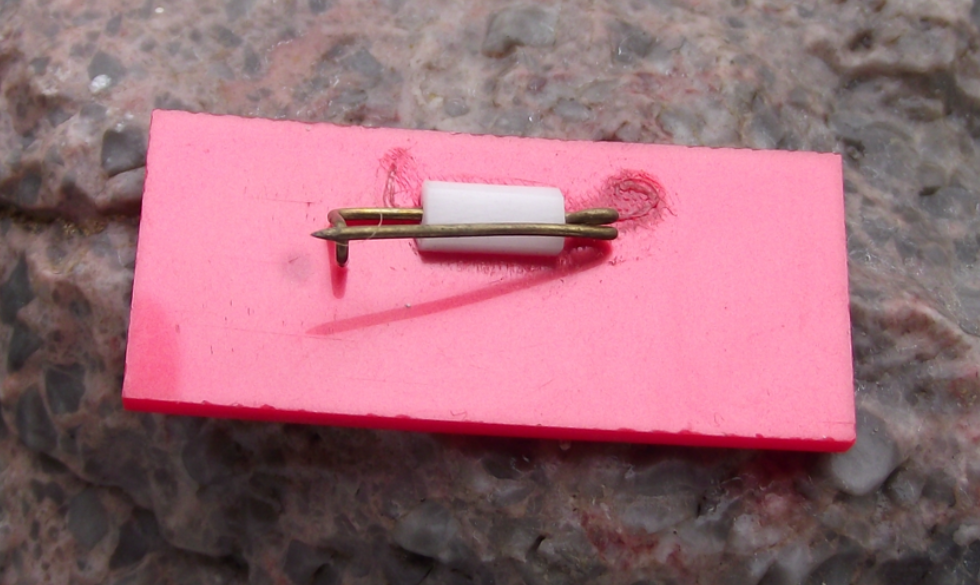 Vintage WHOLEHEARTEDLY SERVE THE PEOPLE Mao Zedong Slogan China Pin Badge