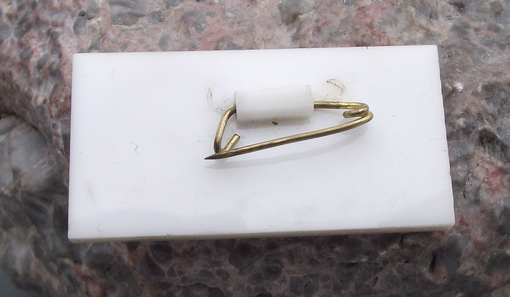 Vintage Chairman Mao THE EAST IS RED Slogan Tiananmen China Pin Badge