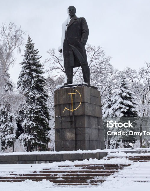 Vintage Lenin Square Monument Statue Ukraine Makeyevka Pin Badge