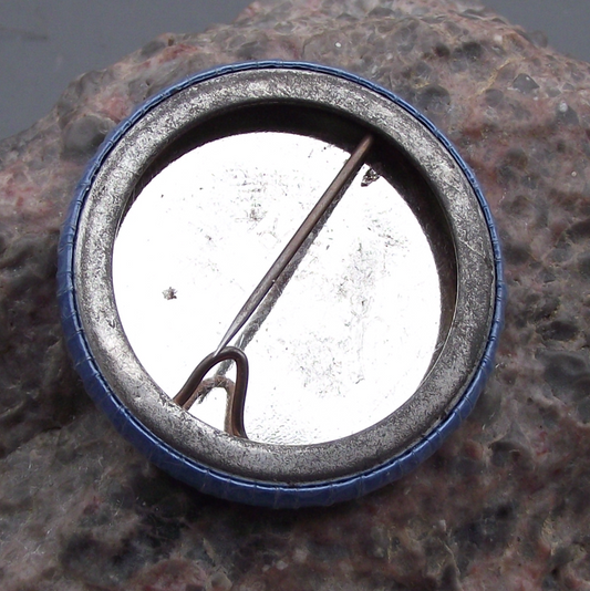 Vintage Denmark FRED OG NEDRUSTNING Peace and Disarmament 4th May Pin Badge