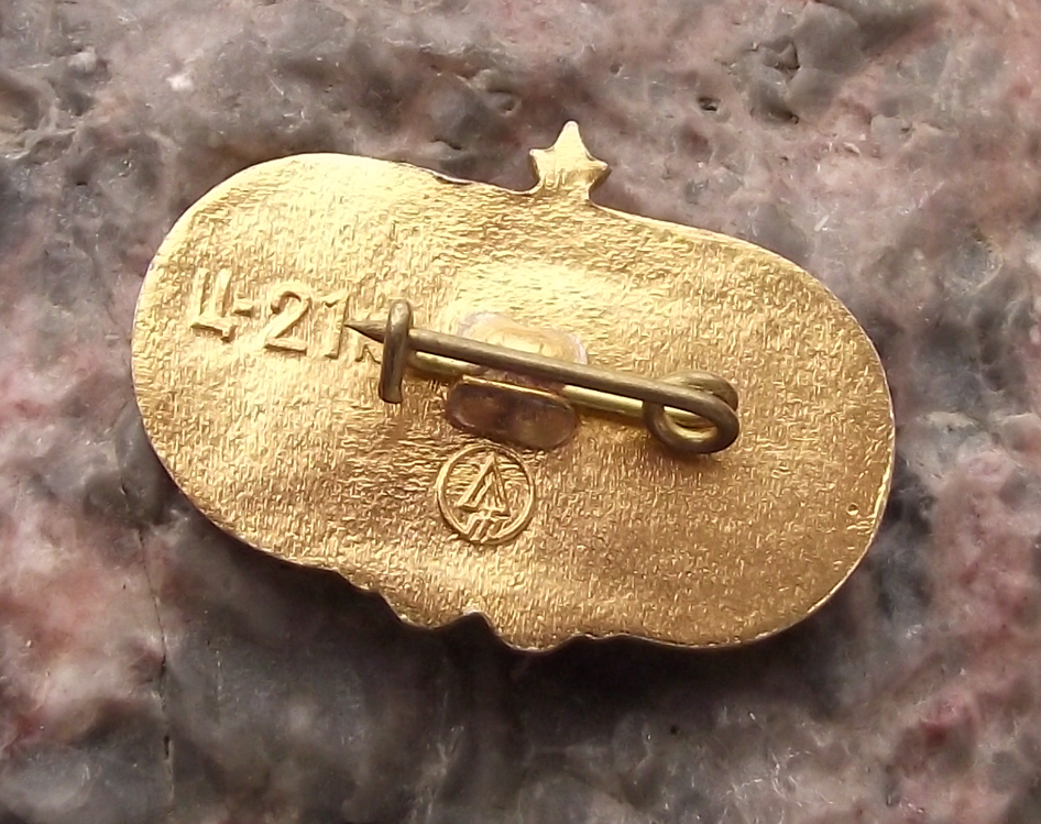 1980 Moscow Olympic Games XXII Olympiad Tower Logo Motif Track Pin Badge