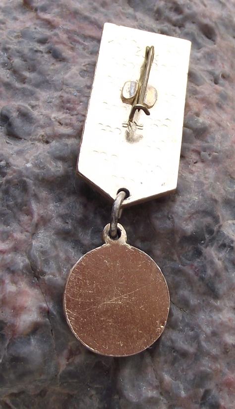 1980 Moscow Olympic Games Discus Throwing Event Medal Style Pin Badge