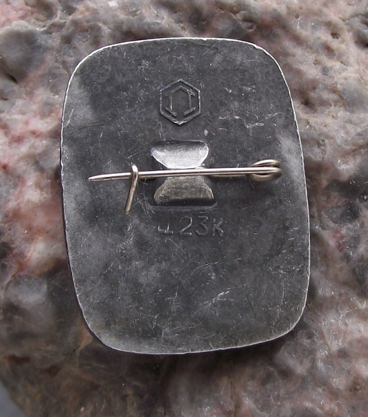 1980 Moscow XXII Olympic Games Hand Holding Torch Pin Badge