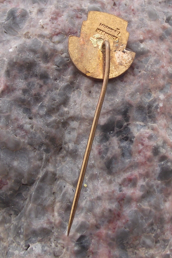 Vintage Slovakofarma Pharmacutical Firm ZK Trade Union ROH Pin Badge