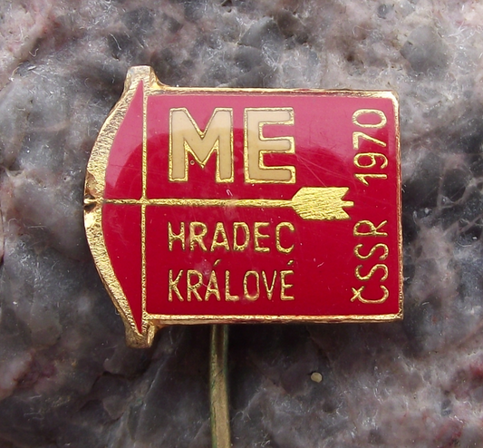 1970 European Archery Championships Czechoslovakia Bow Arrow Pin Badge