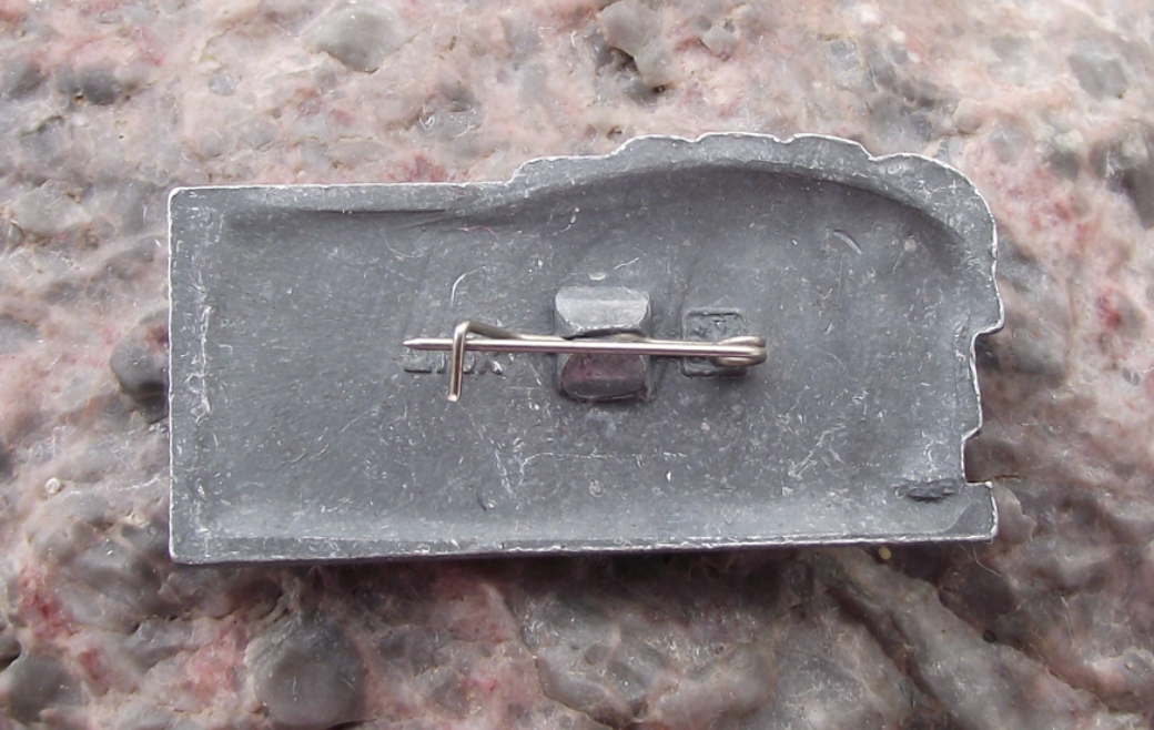 Vintage Belgorod Memorial to Fallen Soldiers Kursk Tank Battle Pin Badge