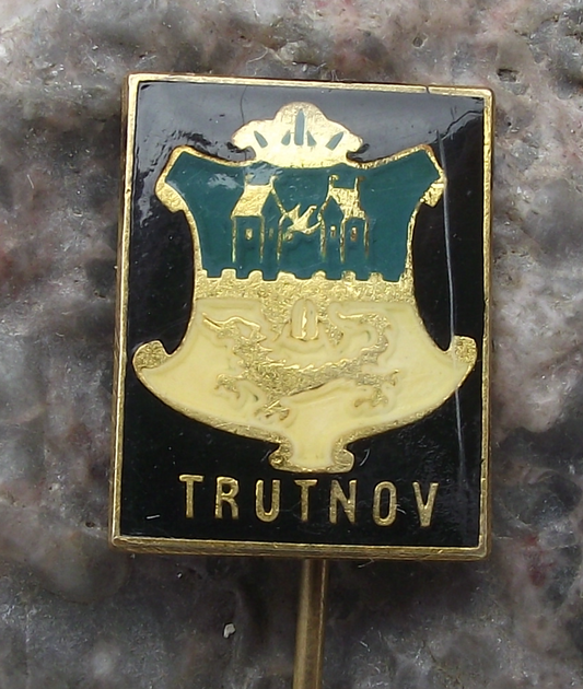 Vintage Trutnov Czechoslovakia Mountain Skiing Town Crest Pin Badge