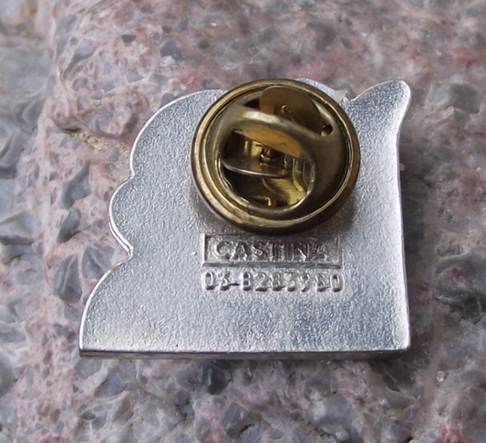 Vintage Lahti Finland Skiing Resort Ski Goggles Man and Flag Pin Badge