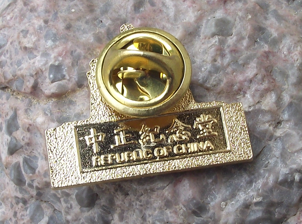 Chiang Kai-shek Memorial Hall Temple Taipei Republic of China Pin Badge