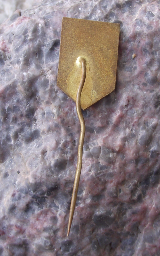 1974 100 km Kilometres Spring Walk National Walking Event Jarní kilometry Pin Badge