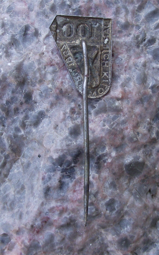 1957 100 km Kilometres Spring Walk National Walking Event Jarní kilometry Pin Badge