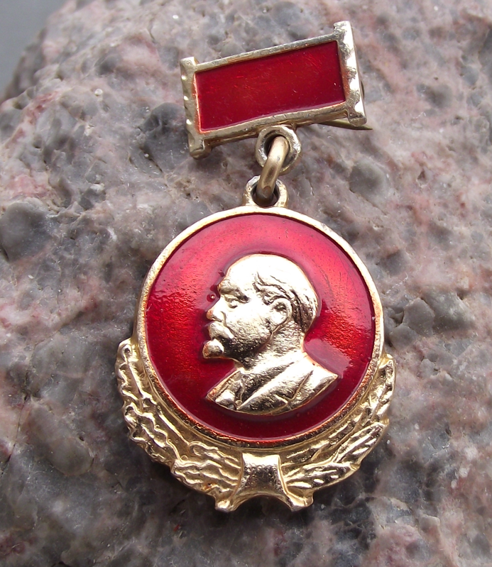 Vintage Vladimir Lenin Head Profile Soviet Leader Award Medal Style Pin Badge