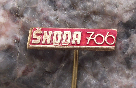 Vintage Skoda 706 RTO Veteran Bus Coach Automobile Company Pin Badge