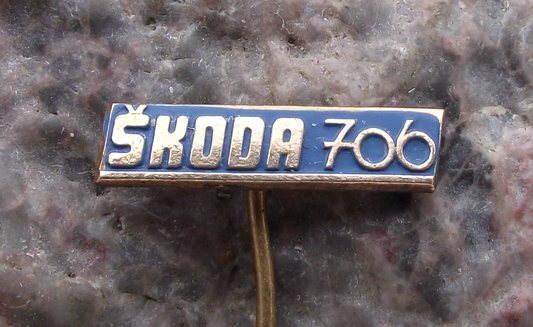 Vintage Skoda 706 RTO Veteran Bus Coach Automobile Company Pin Badge