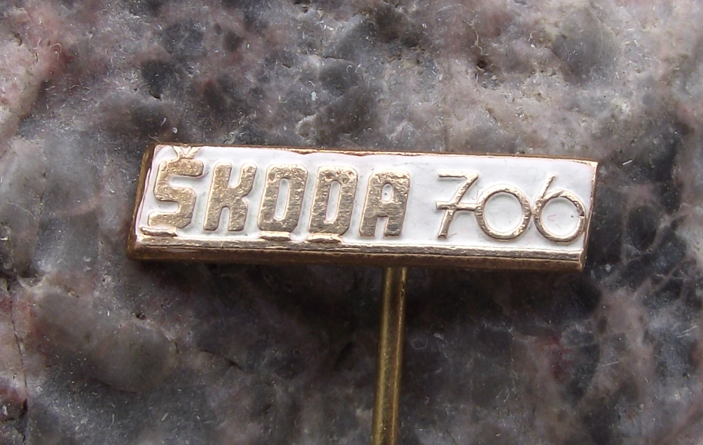 Vintage Skoda 706 RTO Veteran Bus Coach Automobile Company Pin Badge